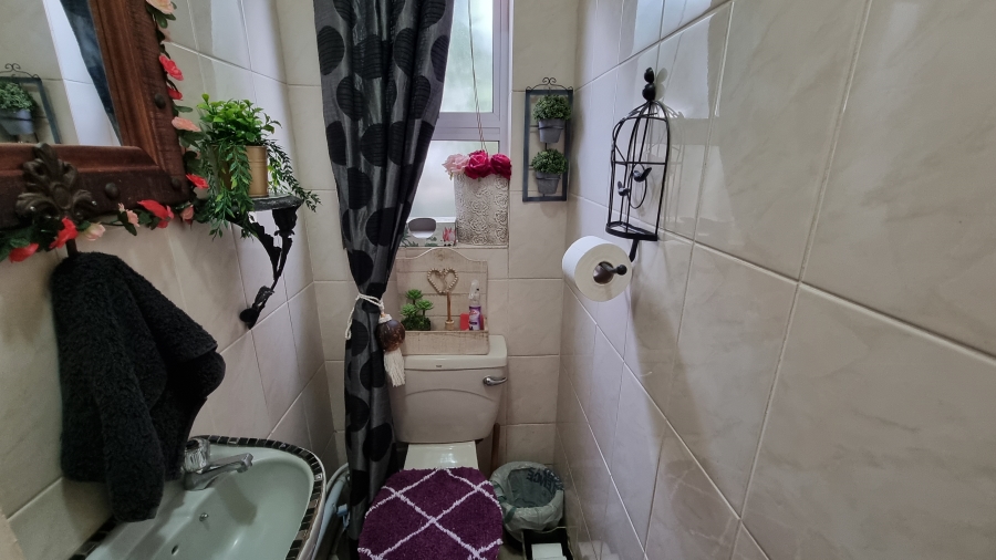 8 Bedroom Property for Sale in Die Bos Western Cape